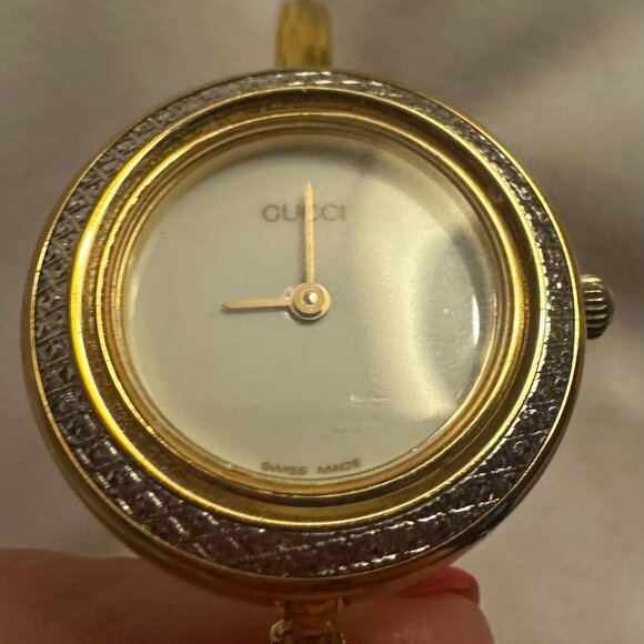 In Original Box Gucci 1980’s Interchangeable Bezel Gold Bracelet Watch - Picture 9 of 13